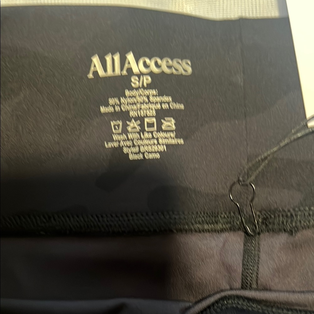 NEW ALL Access Bandier Women’s Black Camouflage Leggings with Pockets, Small - Picture 3 of 3